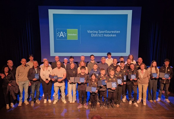 De sportlaureaten van 2025 op het podium